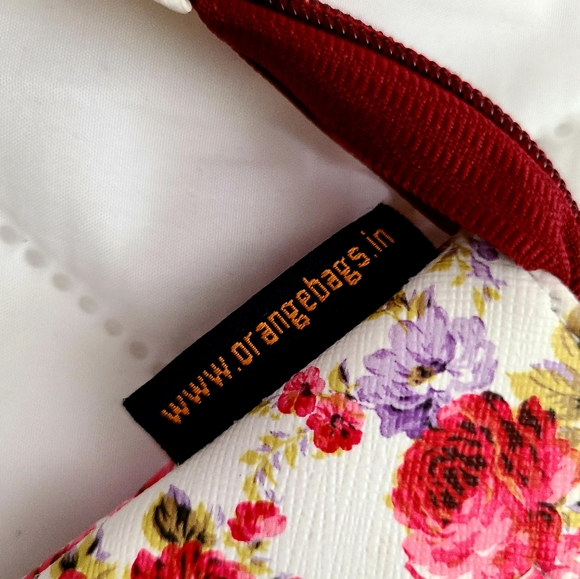 👀50% OFF👛 NWOT 💐 GORGEOUS Orange brand floral wristlet - Picture 6 of 9